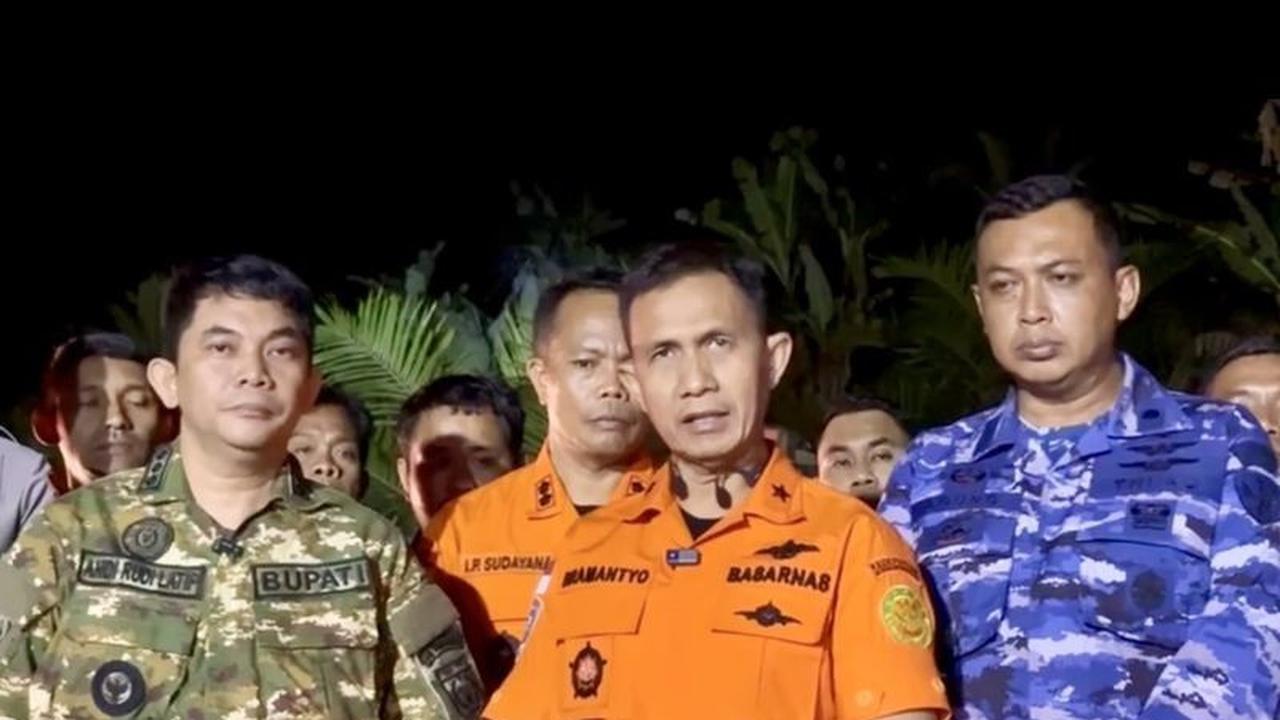 Fakta Evakuasi 31 Jam: Bupati Tanah Bumbu Serahkan 8 Jasad Korban Heli Jatuh kepada Basarnas