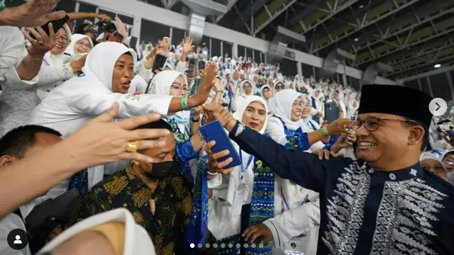Anies Baswedan kian memperkuat citranya sebagai tokoh politik menjelang Pilpres 2024 dengan melakukan berbagai agenda. Terbaru, ia berjumpa dengan ratusan ibu-ibu pengajian di Istora Senayan (Instagram)