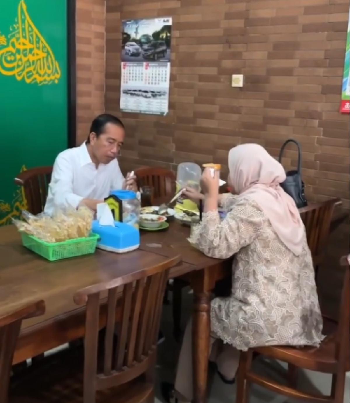 Jokowi makan berdua dengan Iriana setelah purnatugas sebagai presiden