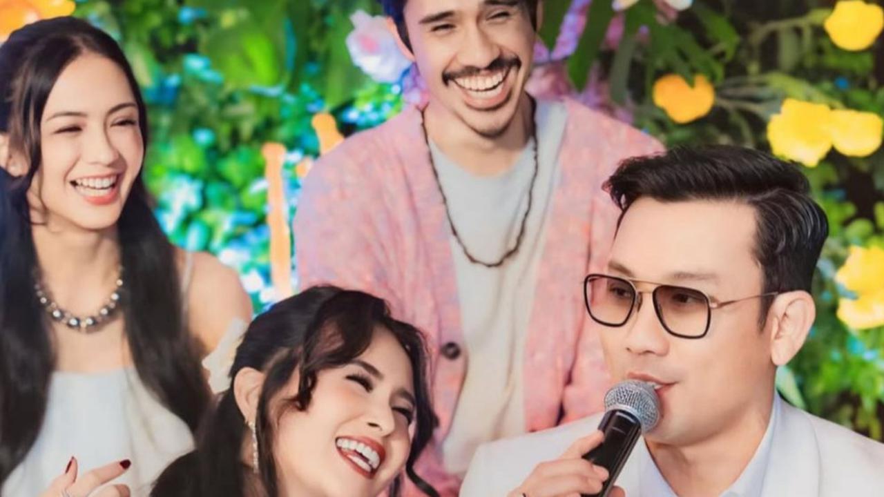 Denny Sumargo Tampil Menawan di Gala Premier '2nd MIRACLE IN CELL NO.7', Captionnya Bikin Salfok