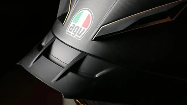Ilustrasi spoiler pada helm