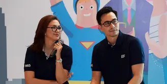 Salah mendidik anak bisa menjadi fatal akibatnya. Sejak sedini mungkin, mendidik anak harus dengan hati-hati karena mendidik anak bukan perkara mudah. Lantas seperti apa cara Donna Agnesia dan Darius Sinathrya mendidik anaknya? (Deki Prayoga/Bintang.com)