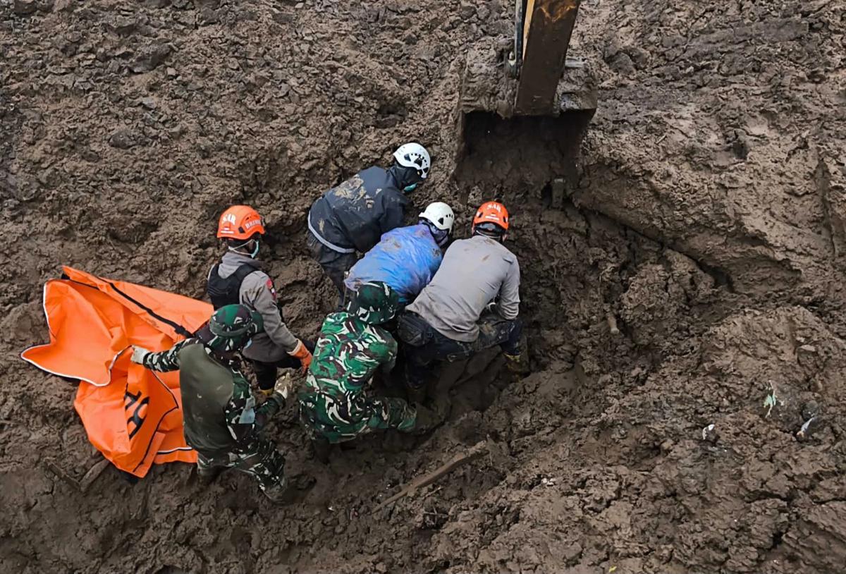 FOTO: Hari Kelima Pencarian Longsor Bandung Barat Total Korban Ditemukan 53 Jiwa