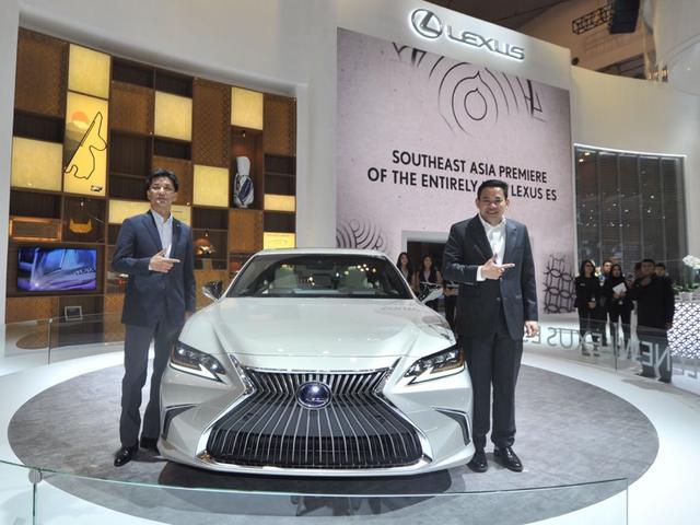 Kemasan Premium Lexus Es Ada Di Giias 2018 Otomotif Liputan6 Com