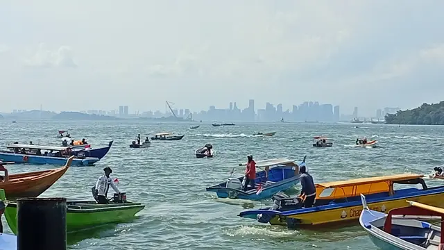 Semarak tradisi Masyrakat pesisir dalam perayaan Hut RI Ke 80 di Pulau perbatasaan Indonesia Singapura-Malaysia.