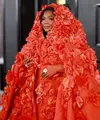 Lizzo memenuhi red carpet dengan busana full bunga dari Dolce & Gabbana [instagram/lizzobeeating]