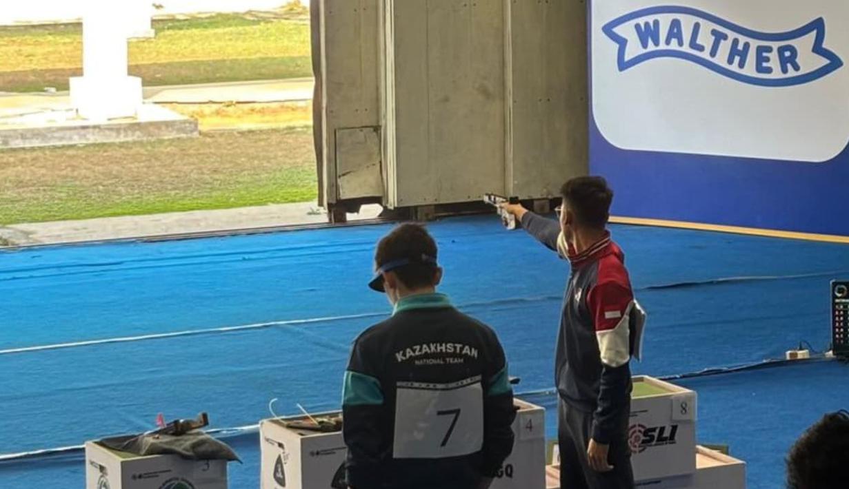 Tidak hanya membawa pulang medali emas, ia juga berhasil mencatatkan diri sebagai pemegang Rekor Dunia (World Record) dan Rekor Asia (Asian Record) untuk nomor yang sama. (Dok. Humas Polri)