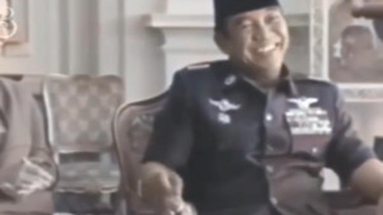 Rekaman Video Presiden Soekarno Diwawancara Wartawan Asing