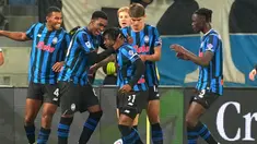 Pemain Atalanta merayakan gol yang dicetak oleh Ademola Lookman ke gawang AC Milan dalam lanjutan Serie A 2025/2026 di Gewiss Stadium, Rabu, (29/10/2025). (Spada/LaPresse via AP)