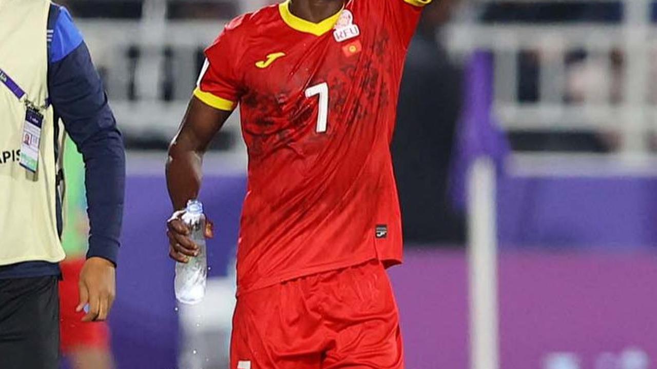 Timnas Kirgistan yang tertinggal lebih dulu berhasil menyeimbangkan kedudukan berkat gol cantik yang dicetak oleh Joel Kojo pada menit 80.&nbsp;Foto: REUTERS/Ibraheem Al Omari