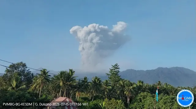 Gunung Dukuno Erupsi Dahsyat 2.300 Meter