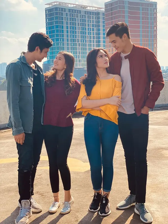 Main Sinetron Bareng, Ini 6 Momen Kedekatan Ochi Rosdiana dan Rizky Ksatria