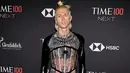 <p>Machine Gun Kelly saat menghadiri Time100 Next Gala di SECOND Floor, New York City, Amerika Serikat, 25 Oktober 2022. Machine Gun Kelly tampil liar dan berani saat menghadiri acara Time100 Next Gala. (Jamie McCarthy/Getty Images/AFP)</p>