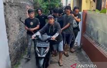 Polisi Tangkap Lima Pelaku Perampasan Modus Kenalan Online di Bekasi, Korban Dibacok