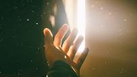 Ilustrasi cahaya, inspirasi, harapan. (Photo by Dyu - Ha on Unsplash)