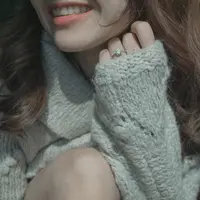 Ilustrasi perempuan menggunakan cincin/copyrightshutterstock/Aleona