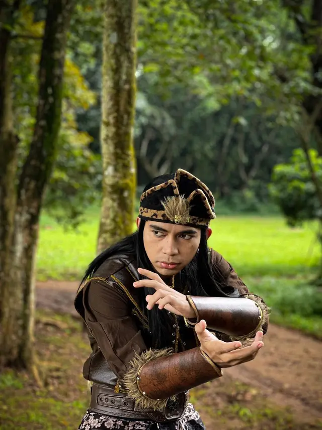 Main Drama Kolosal, Ini 7 Potret Dimas Ahmad saat Jadi Pendekar