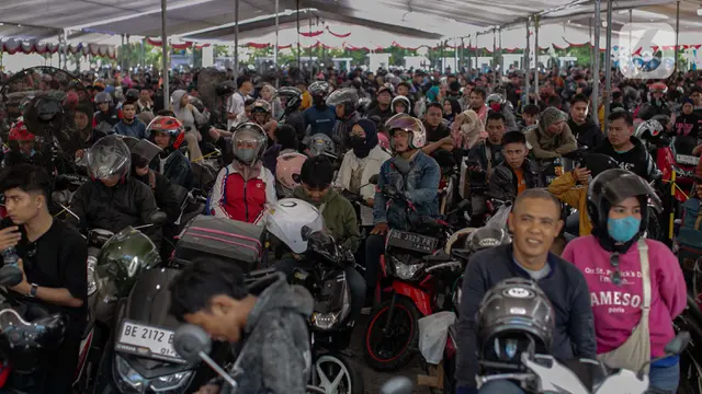 Pemudik Bermotor di Pelabuhan Ciwandan Banten