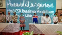Penandatanganan MoU terkait CSR beasiswa pendidikan bagi siswa dari keluarga MBR jenjang SMP dengan 36 perusahaan/lembaga. (Foto: Dok Istimewa)