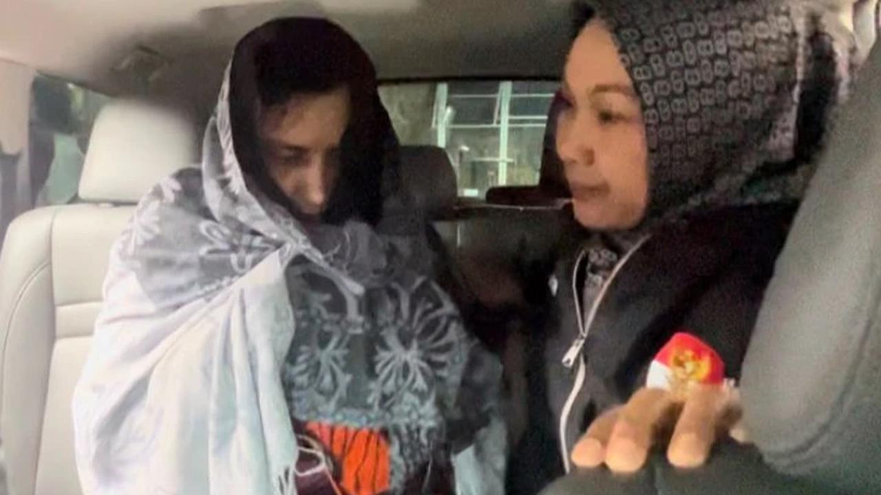 Bupati Pekalongan Fadia Arafiq Pakai Rompi Tahanan KPK
