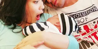 Ungkapan 'Happy Family' sepertinya sangat cocok untuk menggambarkan kebahagiaan Raffi Ahmad dan Nagita Slavina dengan kehadiran si buah hati, Rafathar Malik Ahmad. (via instagram/@raffinagita1717)