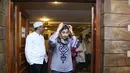 "Kalau hujan saya mikir Yana yaa, sebetulnya aku tuh jarang mimpi orangnya," ungkap Ayu Azhari saat ditemui di kawasan Buncit, Jakarta Selatan, Senin (5/6/2017). (Adrian Putra/Bintang.com)