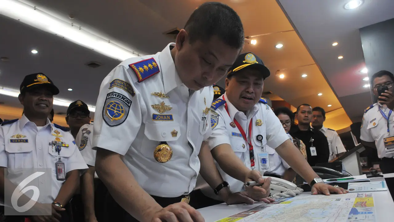 20150702-Menhub-Pantau-Posko-Mudik-Nasional-Jakarta-Ignasius-Jonan3