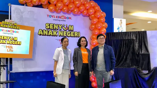 Sesi dokumentasi dalam acara Konferensi Pers Launching Program Senyum Anak Negeri