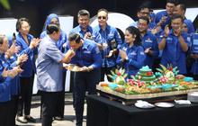 FOTO: Tradisi Potong Tumpeng Meriahkan HUT ke-75 SBY dan Syukuran Partai Demokrat ke-23 Tahun di Menteng