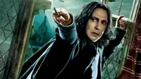 Alan Rickman sebagai Severus Snape di film Harry Potter. (Warner Bros)