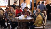 Ketua Umum Pengurus Besar Federasi Olahraga Karate-Do Indonesia (PB FORKI), Marsekal TNI (Purnawirawan) Hadi Tjahjanto,&nbsp;menggelar kegiatan Halal Bihalal&nbsp;bersama 25 Ketua Umum perguruan karate anggota FORKI, jajaran pengurus, serta para atlet karate nasional di Jakarta, Sabtu (19/4/205). (dok. PB FORKI)