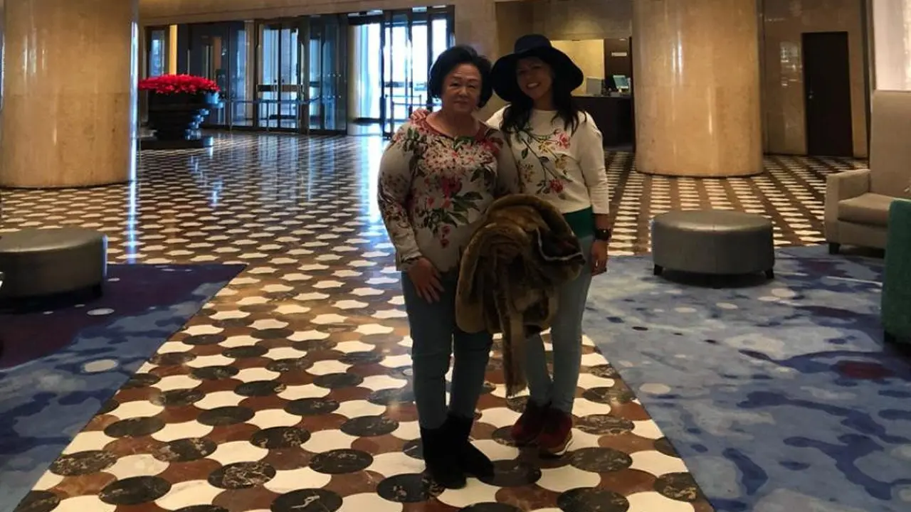 Ibunda dan adik Ahok