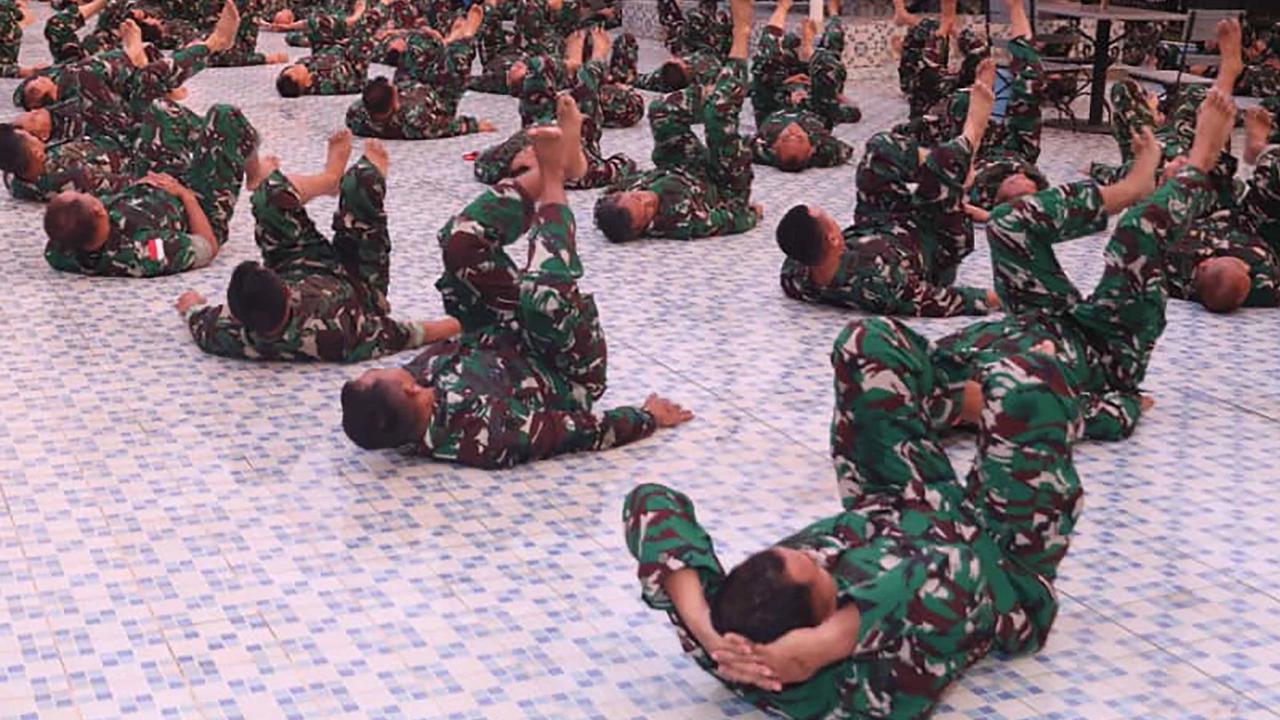 Perwira Tinggi dan Komandan Batalyon TNI Angkatan Darat mengikuti uji kemampuan jasmani di Markas Kopassus Cijantung Jakarta Timur