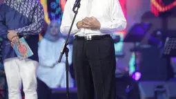Direktur Surya Citra Media dan Direktur Utama Indosiar, Imam Sudjarwo memberikan sambutan dalam halalbihalal Emtek Group di Studio 6 Emtek City, Jakarta, Selasa (25/6/2019). Gelaran diselenggarakan untuk menjalin silaturahmi sekaligus menguatkan hubungan antar-karyawan. (Liputan6.com/Faizal Fanani)