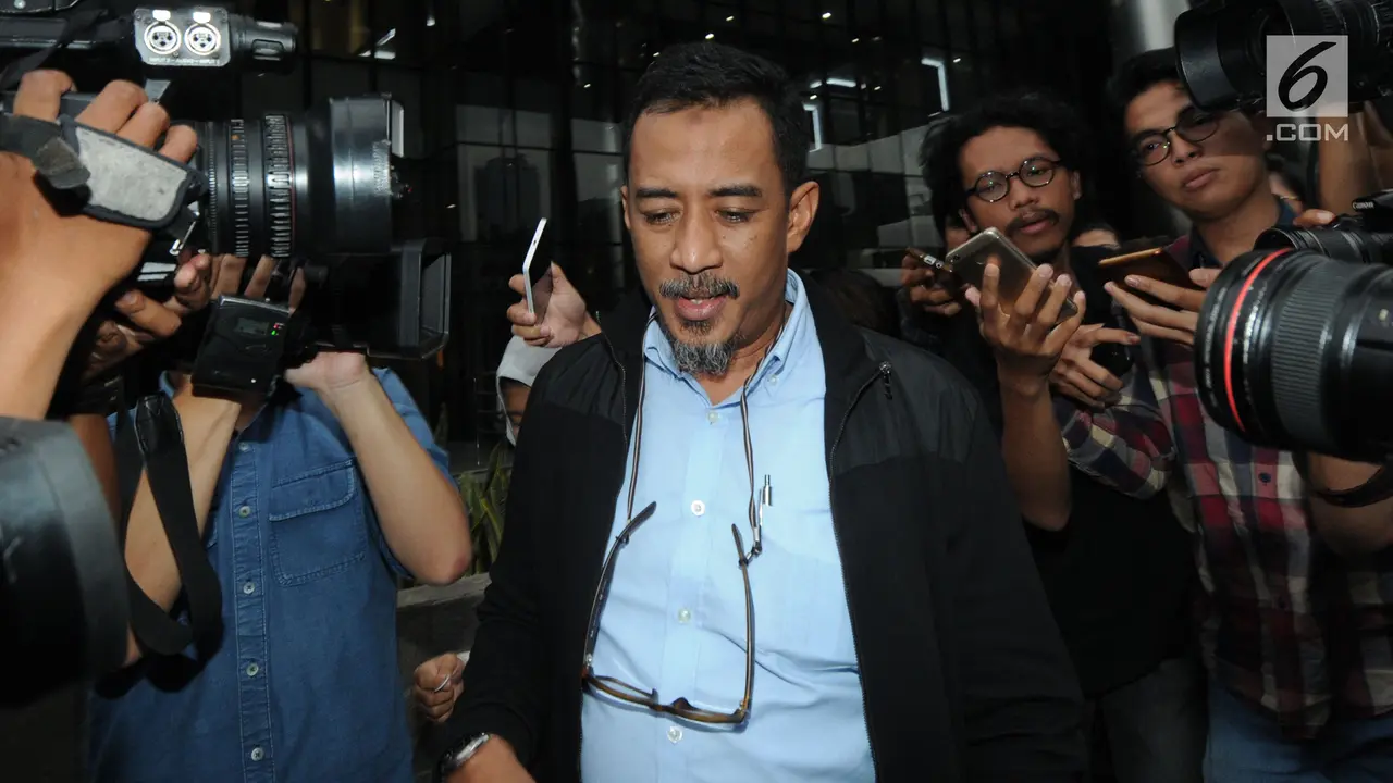 Ekspresi Eks Anggota DPR Fraksi PAN Usai Diperiksa KPK