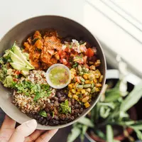 Quinoa yang lembut berpadu dengan kacang merah yang lebih padat menciptakan keseimbangan saat disantap (Sumber: Pexels.com)