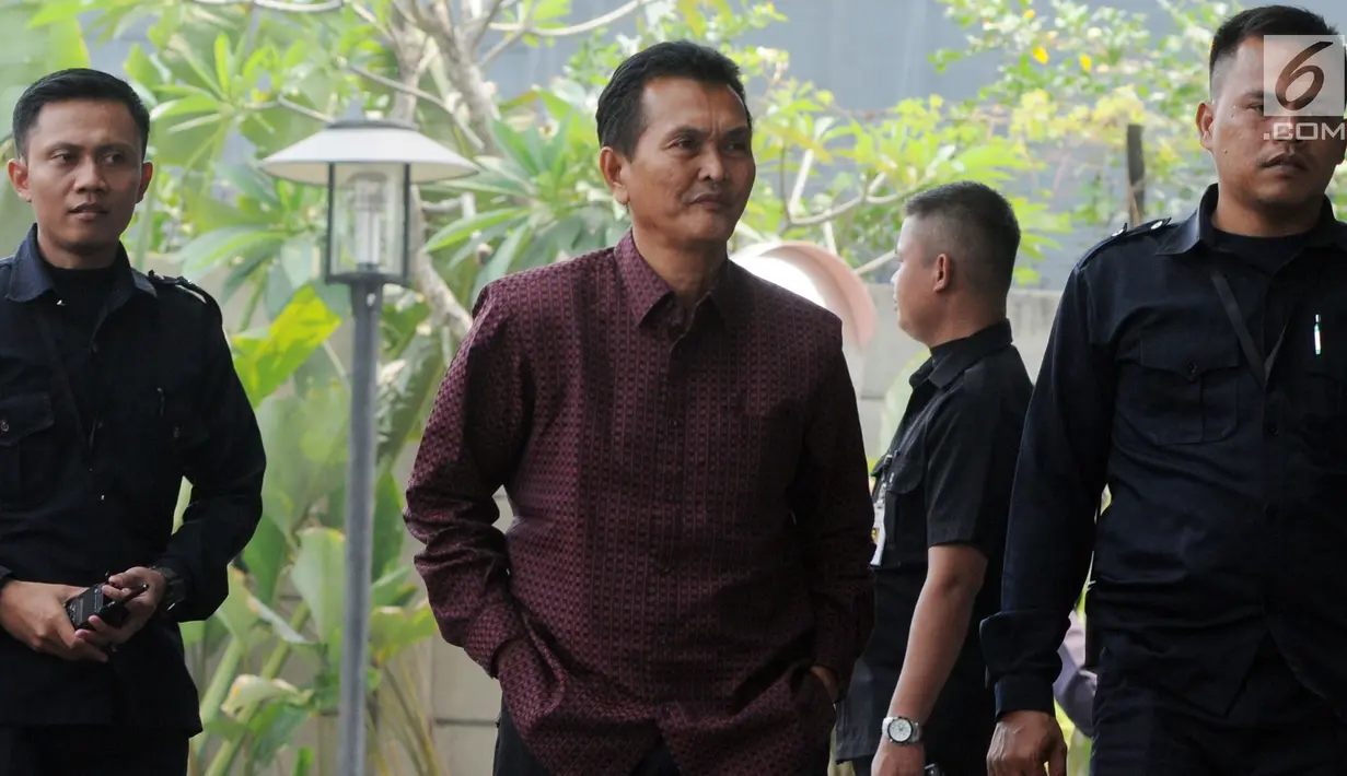 Mantan anggota DPRD Sumatera Utara (Sumut), Musdalifah tiba di gedung KPK, Jakarta, Senin (27/8). KPK memutuskan menangkap Musdalifah karena tidak hadir dalam pemanggilan tanpa alasan yang dapat dipertanggungjawabkan secara hukum (Merdeka.com/Dwi Narwoko)