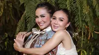 6 Potret Krisdayanti Hadiri Pesta Ultah ke-52 Yuni Shara, Sebut Kakaknya Punya DNA Pejuang