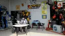 Mahasiswa magang merakit robot di Kampong Robot, Sarua, Ciputat, Tangerang Selatan, Banten, Jumat (18/3/20222). Kampong Robot di bawah naungan International Youth Robotic Associaton (IYRA) Indonesia berdiri sejak 2020. (merdeka.com/Arie Basuki)