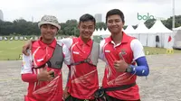 Riau Ega Agata bersama tim panahan putra dari nomor recurve lolos ke final setelah mengalahkan Malaysia pada test event Asian Games 2018. (dok. Asian Games 2018).