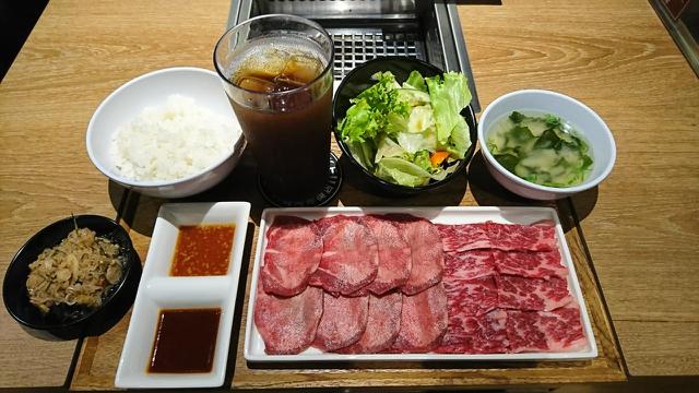 Resto Fastfood Yakiniku Pertama Buka Di Jakarta Daging