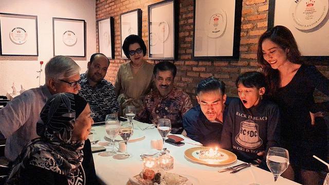 6 Momen Kedekatan Ashraf Sinclair dan Keluarga BCL