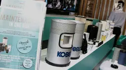 Aneka alat berat yang dipajang dari produk Kobelco di Jakarta, Jumat (15/2). Pameran ini bertujuan untuk memenuhi kebutuhan sektor kehutanan, pertanian, pertambangan dan konstruksi di Indonesia. (Liputan6.com/Faizal Fanani)