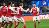 Pemain Arsenal, Gabriel Jesus (kanan), merayakan gol bersama rekan setimnya dalam pertandingan fase liga Liga Champions melawan Inter Milan di Giuseppe Meazza, Italia, Rabu (21/1/2026). (AP Photo/Luca Bruno)