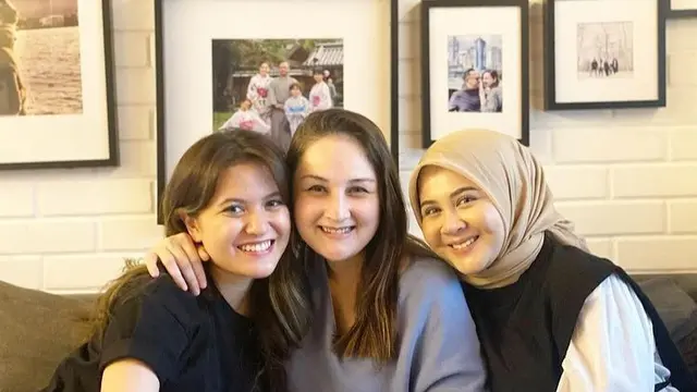 6 Potret Persahabatan Kesha Ratuliu dan Marsha Aruan, Kompak Sejak Kecil