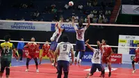 Tim Putra Pasundan Bandung (putih) saat menghadapi&nbsp;DPUPR Rafabinar Gribogan pada laga Pul B babak reguler putaran pertama Livoli Divisi Utama 2022 di&nbsp;GOR Tawangalun, Banyuwangi, Rabu, 12 Oktober. Pasundan menang 3-0 (25-22, 25-17, 25-23). (foto: PBVSI)