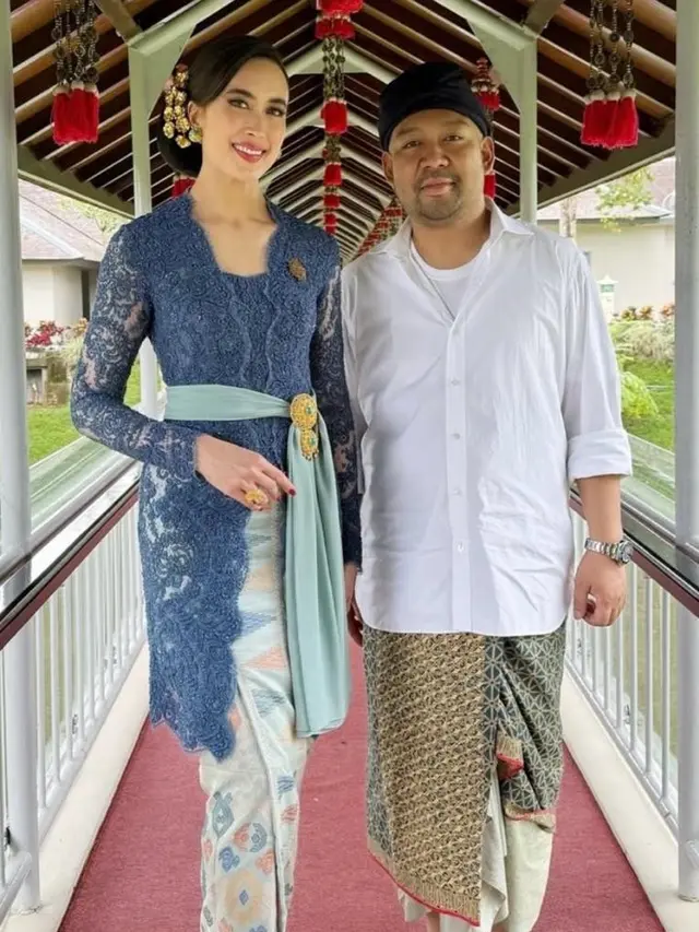 6 Pesona Anggun Menpar Widi Wardhana Dibalut 2 Kebaya Bali saat Hadiri HUT ke-52 Himpunan Ratna Busana Bersama Titiek Soeharto