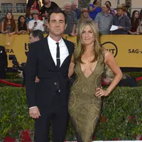 Pria tampan ini akhirnya berhasil meyakinkan Jennifer untuk kembali menikah, pasalnya Jennifer dikabarkan sempat ragu untuk membina rumah tangga kembali. (Bintang/EPA)