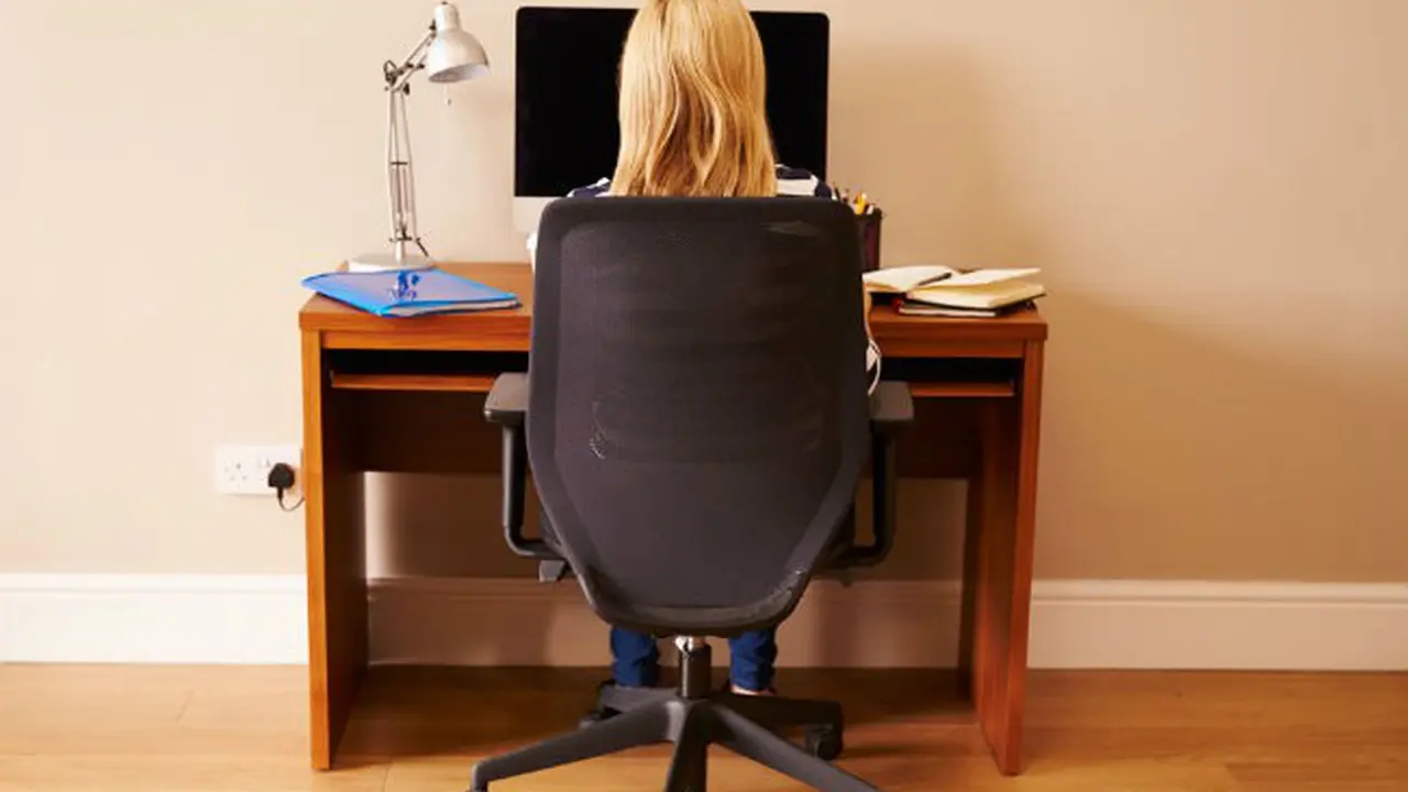 Kurangi Dampak Buruk Duduk Seharian di Kantor dengan Cara Ini