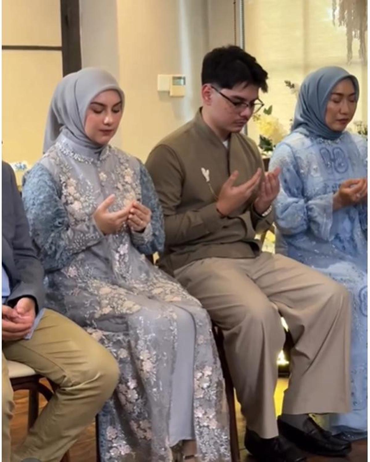 7 Potret Lamaran Sean Ivan Adik Irish Bella di Bandung, Penuh Bahagia